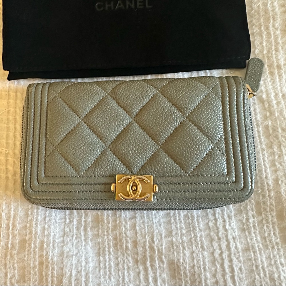 Chanel Caviar Small Boy Wallet - Picture 5 of 14